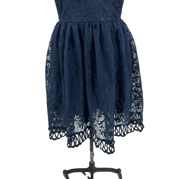 Chi Chi London Sheridan Dress Navy Blue Embroidered‎ Short Sleeve UK 12 US 8 - Picture 6 of 14